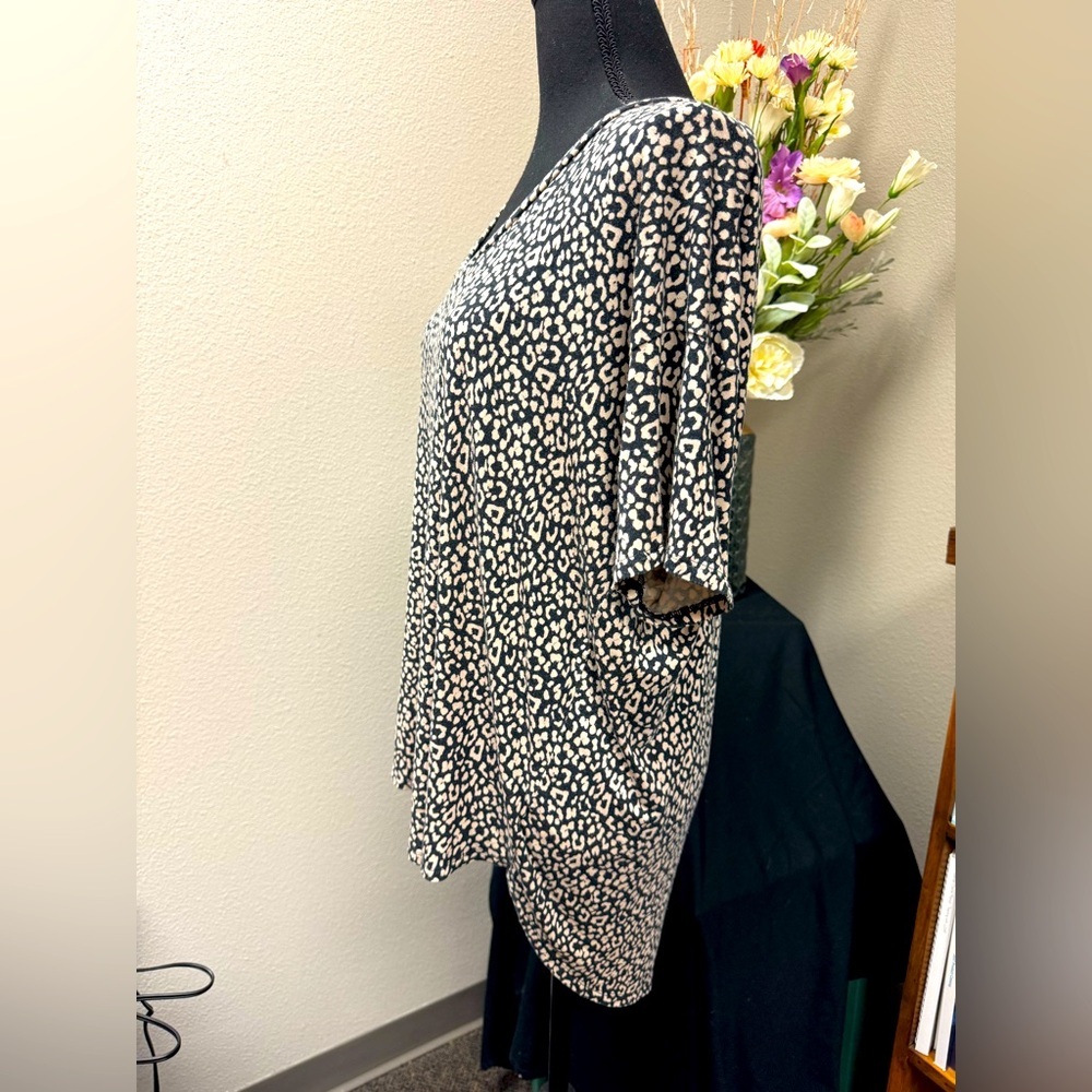 American Eagle Outfitters Black/Beige chic Relaxed Fit Top size Medium - Picture 5 of 8
